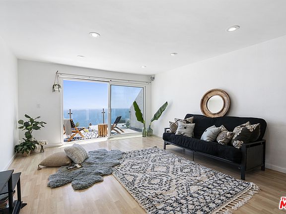 3rd image of 18219 Coastline Dr APT 2