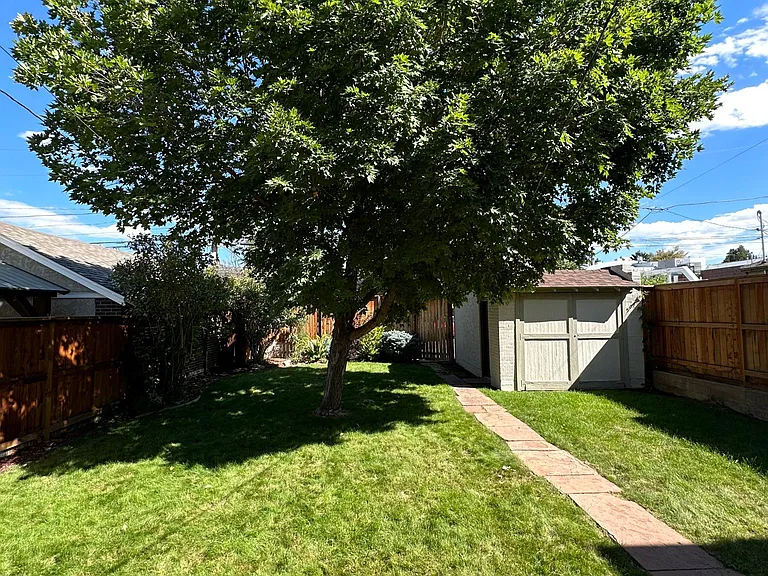 744 S York St — Photo 36