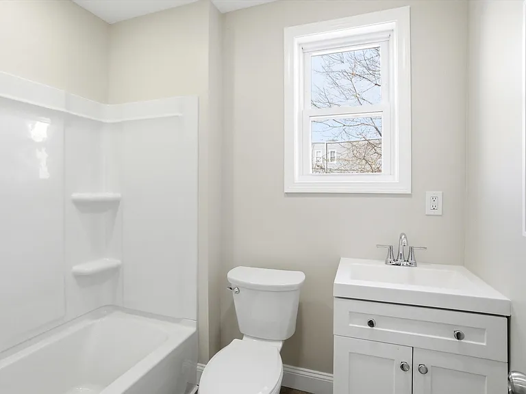 254 Auburn St #1 — Photo 4