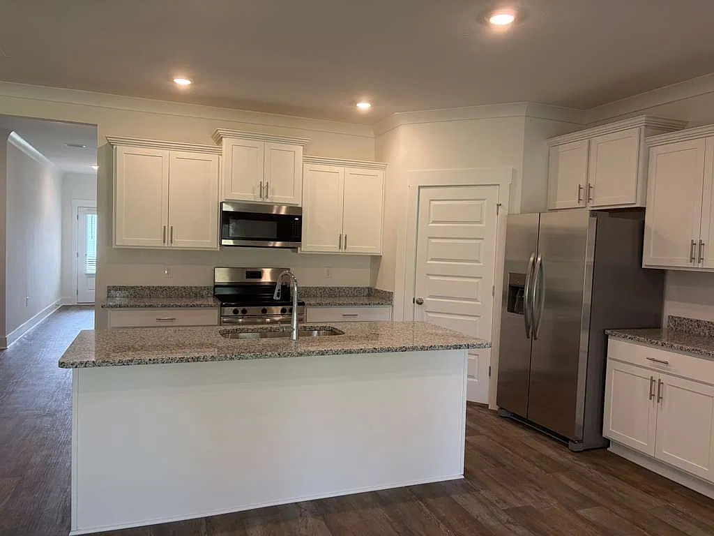 4 bed, 1791 sqft, $2,200 — Photo 2