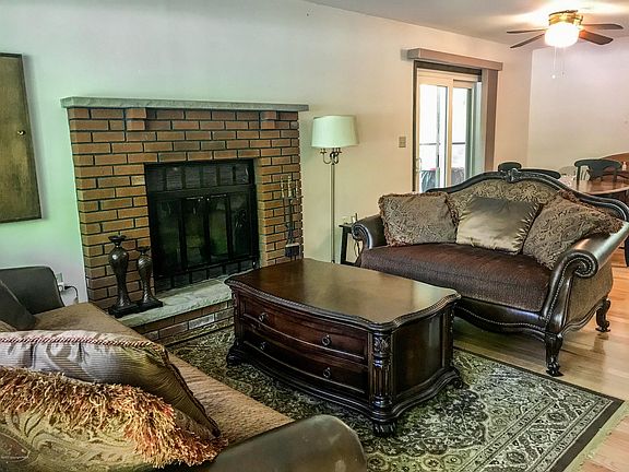 3rd image of 152 Sandlewood Dr