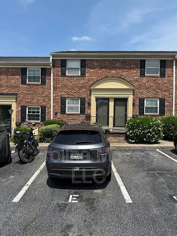 2 bed, 1.5 bath, 989 sqft, $1,095 — Photo 1