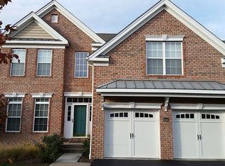 625 Creekside Ln, Fishkill, NY 12524