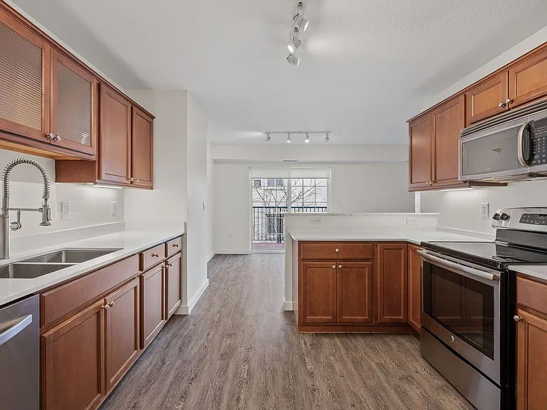 500 W Franklin Ave — Photo 12