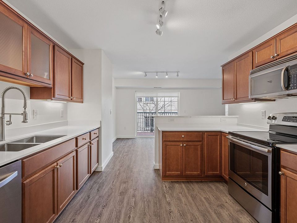 1st image of 500 W Franklin Ave #201
