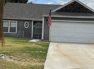 1030 Oak Leaf Dr, Colton, CA 92324