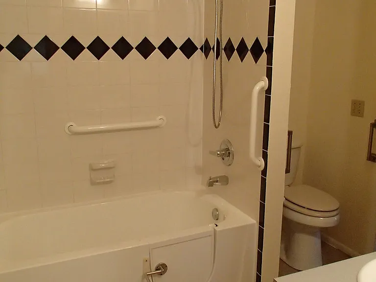 13455 White Plains St — Photo 5