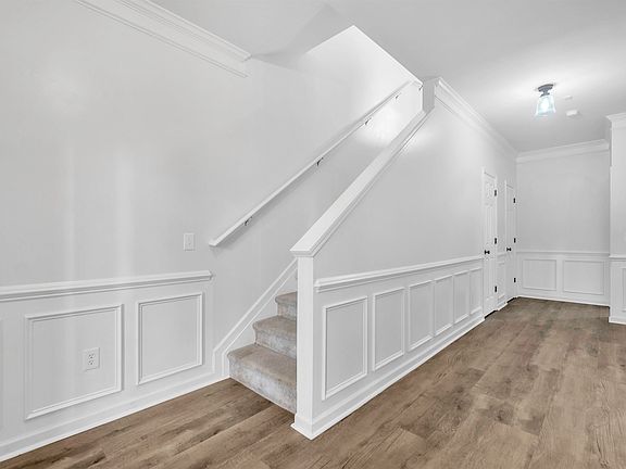 4th image of 702 Calle Pl