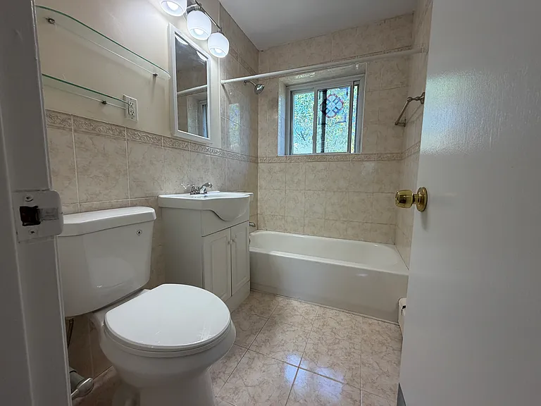 28 Westgate Rd #5 — Photo 4