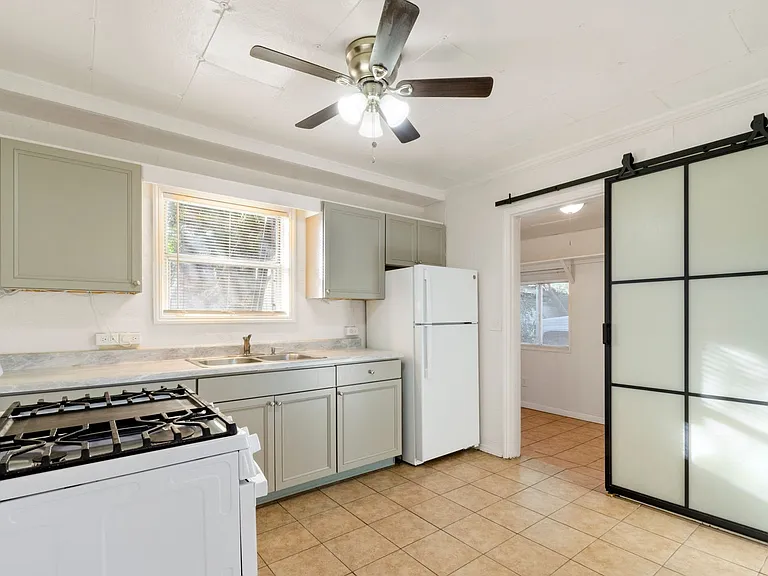 3715 E Glenn St — Photo 4