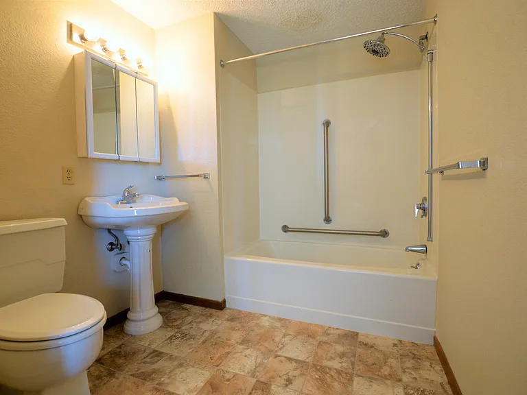 150 5th St S #4 — Photo 9