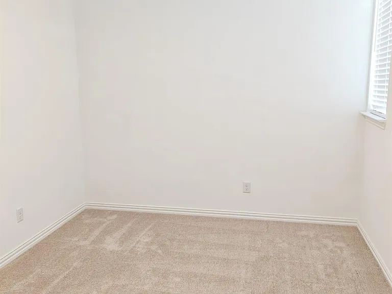 8404 Honeylocust St — Photo 18