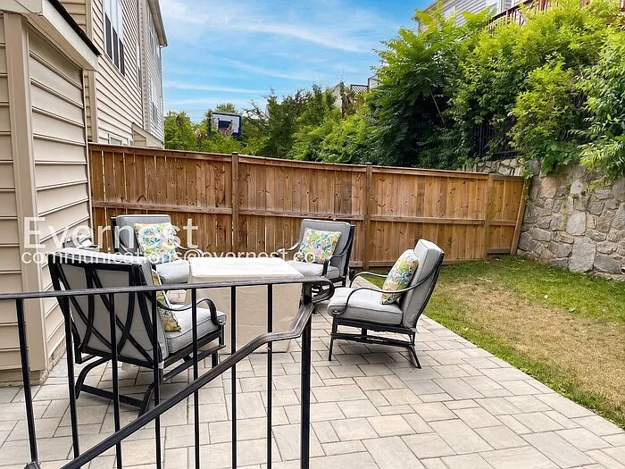 8353 Middle Ruddings Dr — Photo 32
