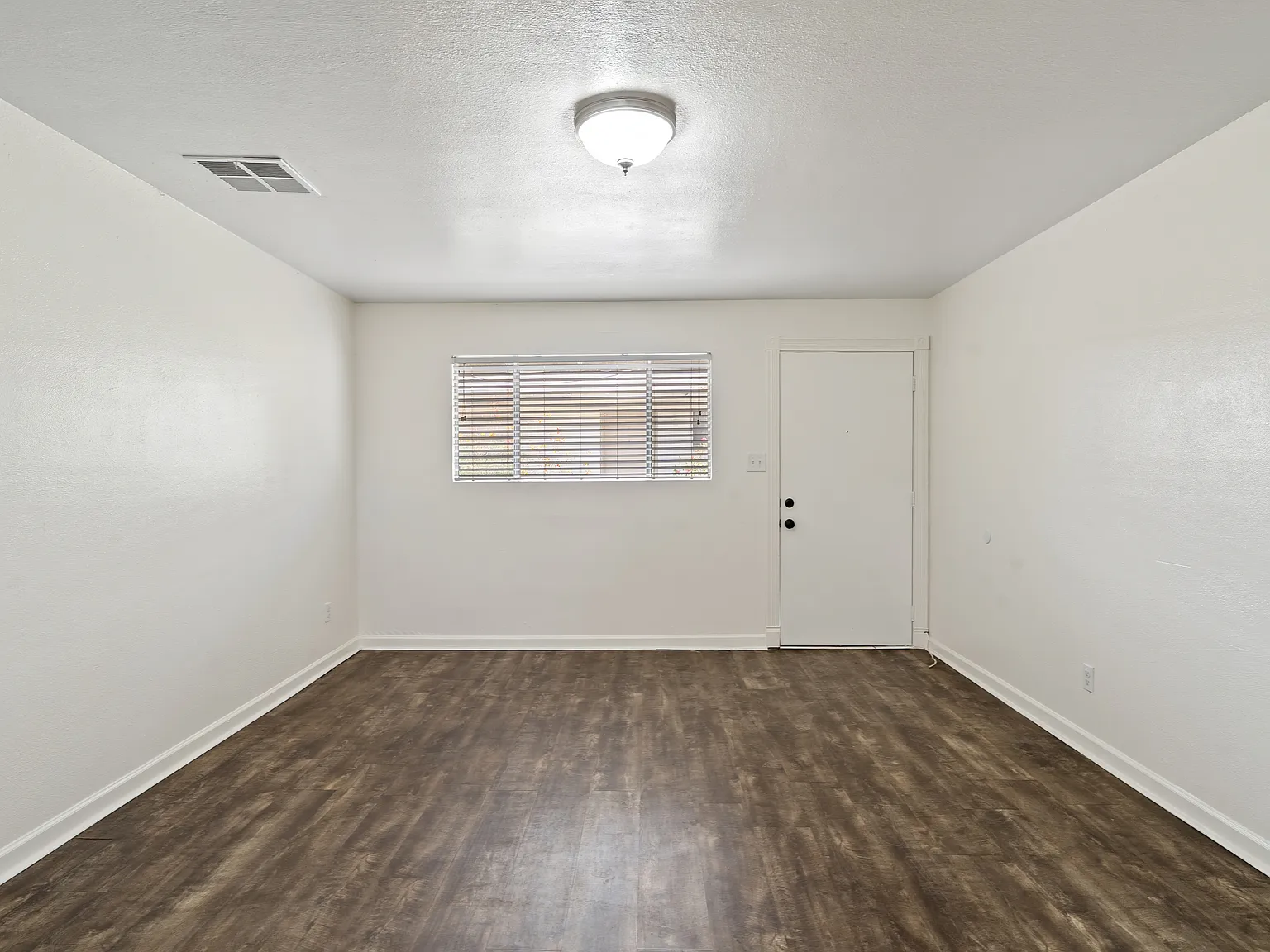 Studio, 500 sqft, $949 — Photo 3