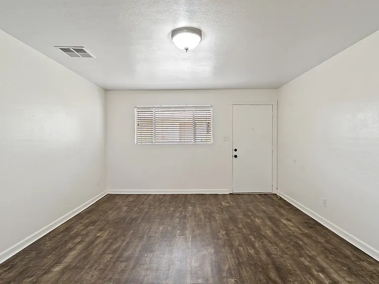 1218-1222 S Farmer Ave #B101 — Photo 3