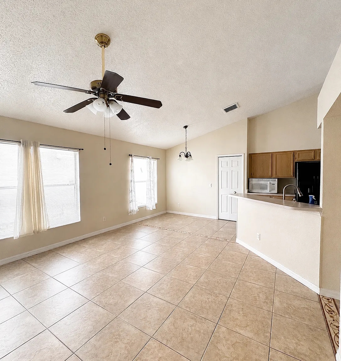 3 bed, 1651 sqft, $2,300 — Photo 2