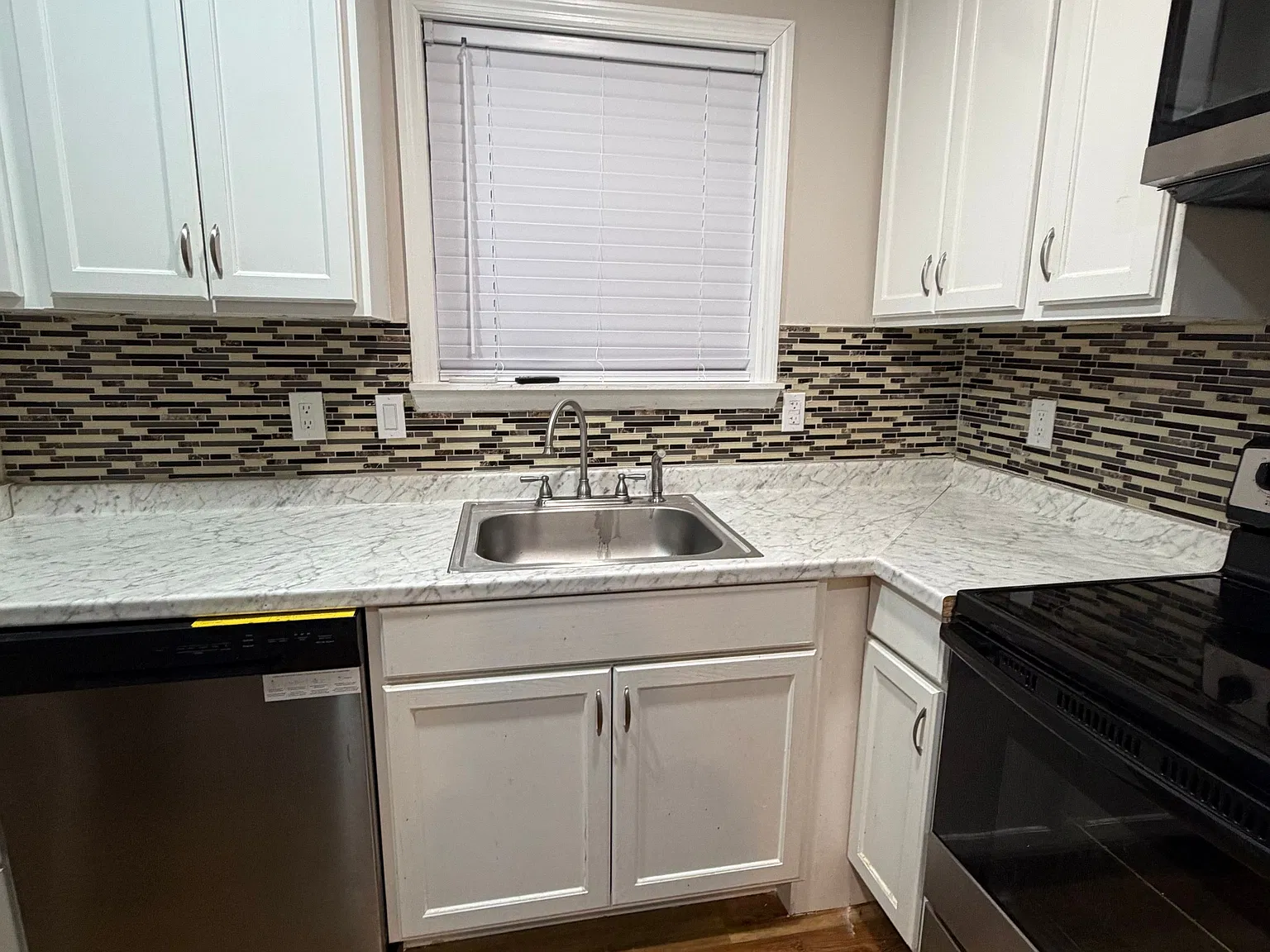 2 bed, 1.0 bath, 730 sqft, $1,400 — Photo 1