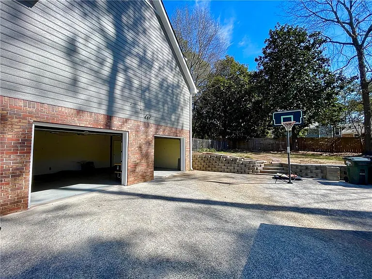 1721 Emerson Ct — Photo 38