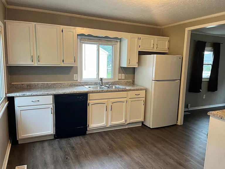 4511 Taylor Ave — Photo 3
