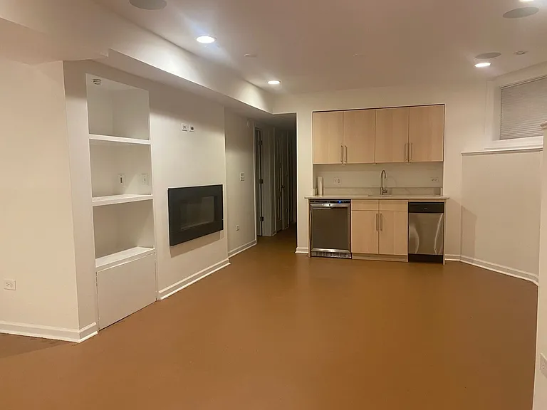 2441 N Mozart St — Photo 29