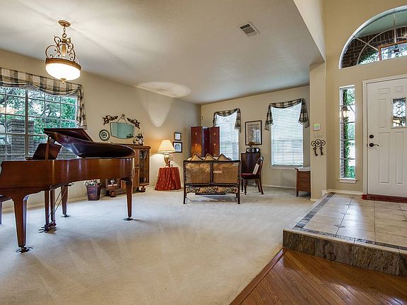 4th image of 230 Willowbluff Dr
