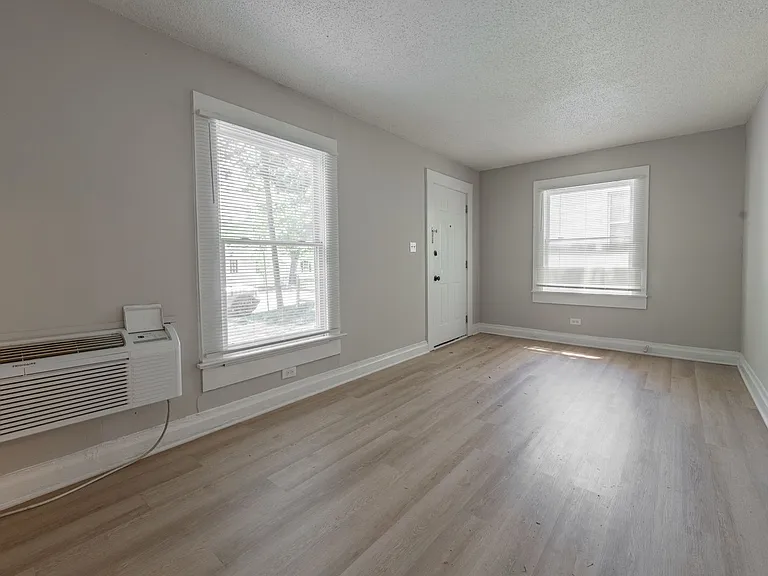 303 Raynor St — Photo 6