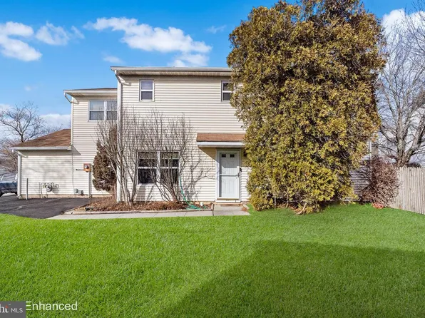 17 Vintage Dr, East Windsor, NJ 08520