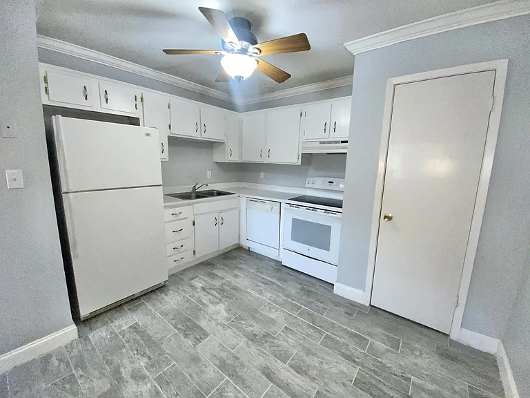 315 Bream Ave #203 — Photo 5