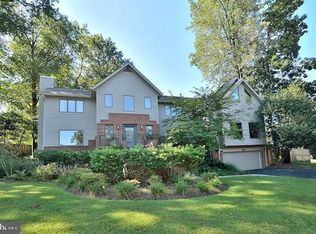 7337 Hooking Rd, Mc Lean, VA 22101