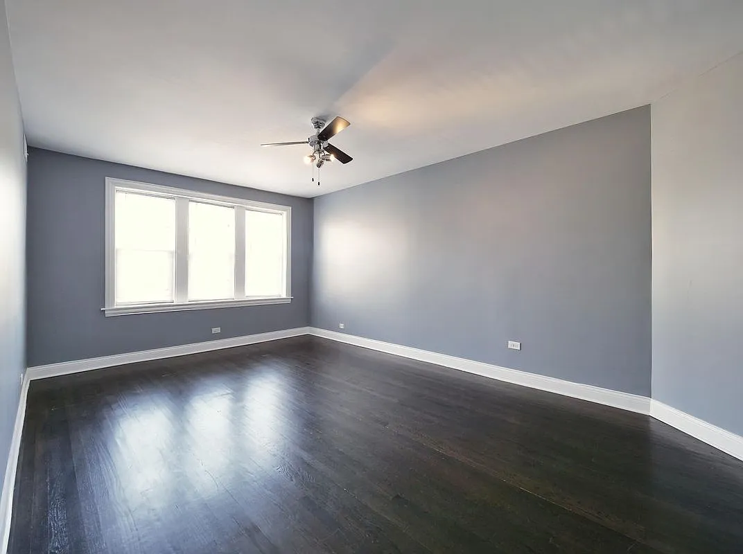Building Photo - 3309 W Bryn Mawr Ave #2