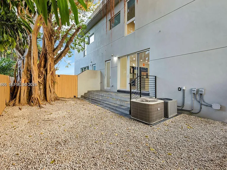 3649 SW 16th Ter #3649 — Photo 20