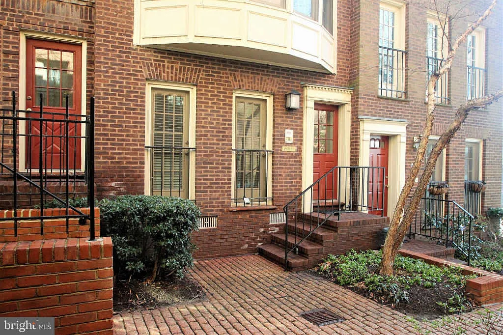 4603 Macarthur Blvd NW Unit A photo 1