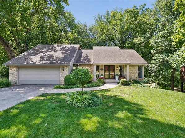 10211 Broadmoor St, Overland Park, KS 66212