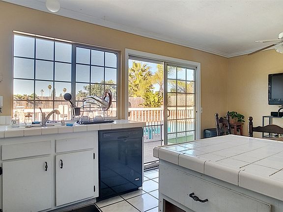 3rd image of 8088 Flanders Dr