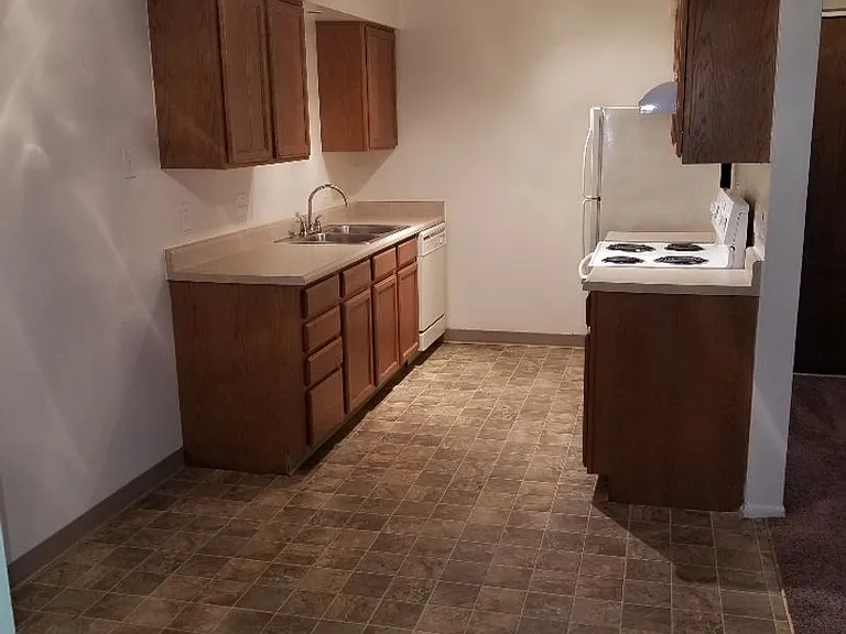 Superior Place Apartments — Photo 12