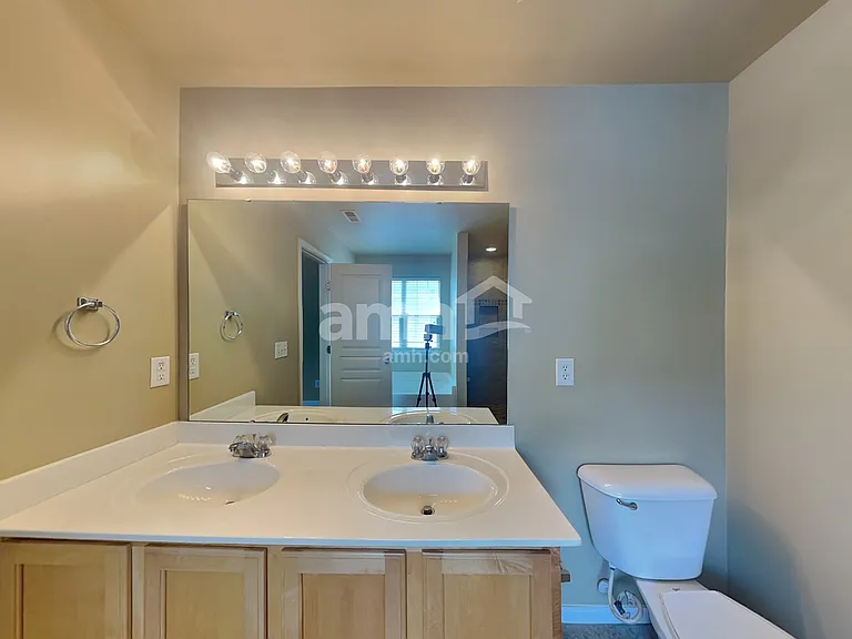 409 Stobhill Ln — Photo 12