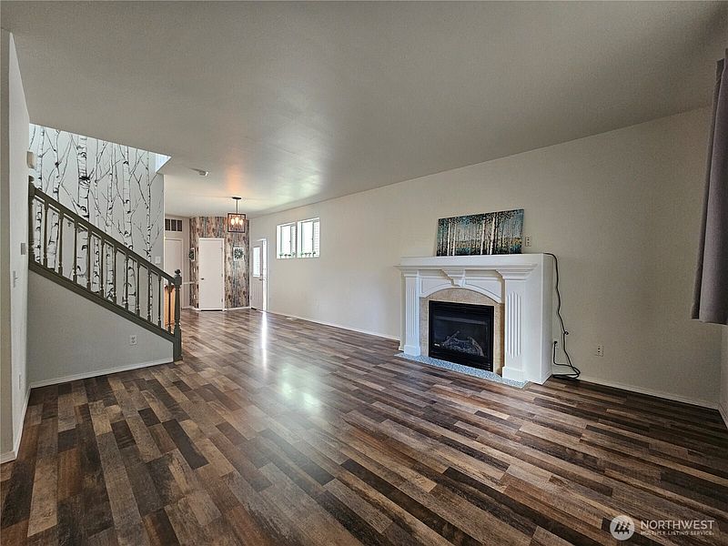 4th image of 8712 Oslo Lane NE