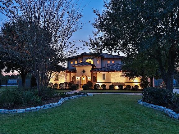 Beautiful home with outstanding curb appeal, beautiful landscaping and convenient location near Tomball Parkway allows for easy access to anywhere in the city.