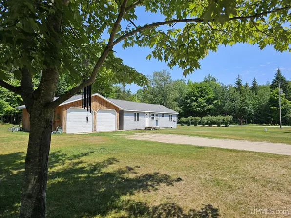 1245 N Stanley Rd, Manistique, MI 49854