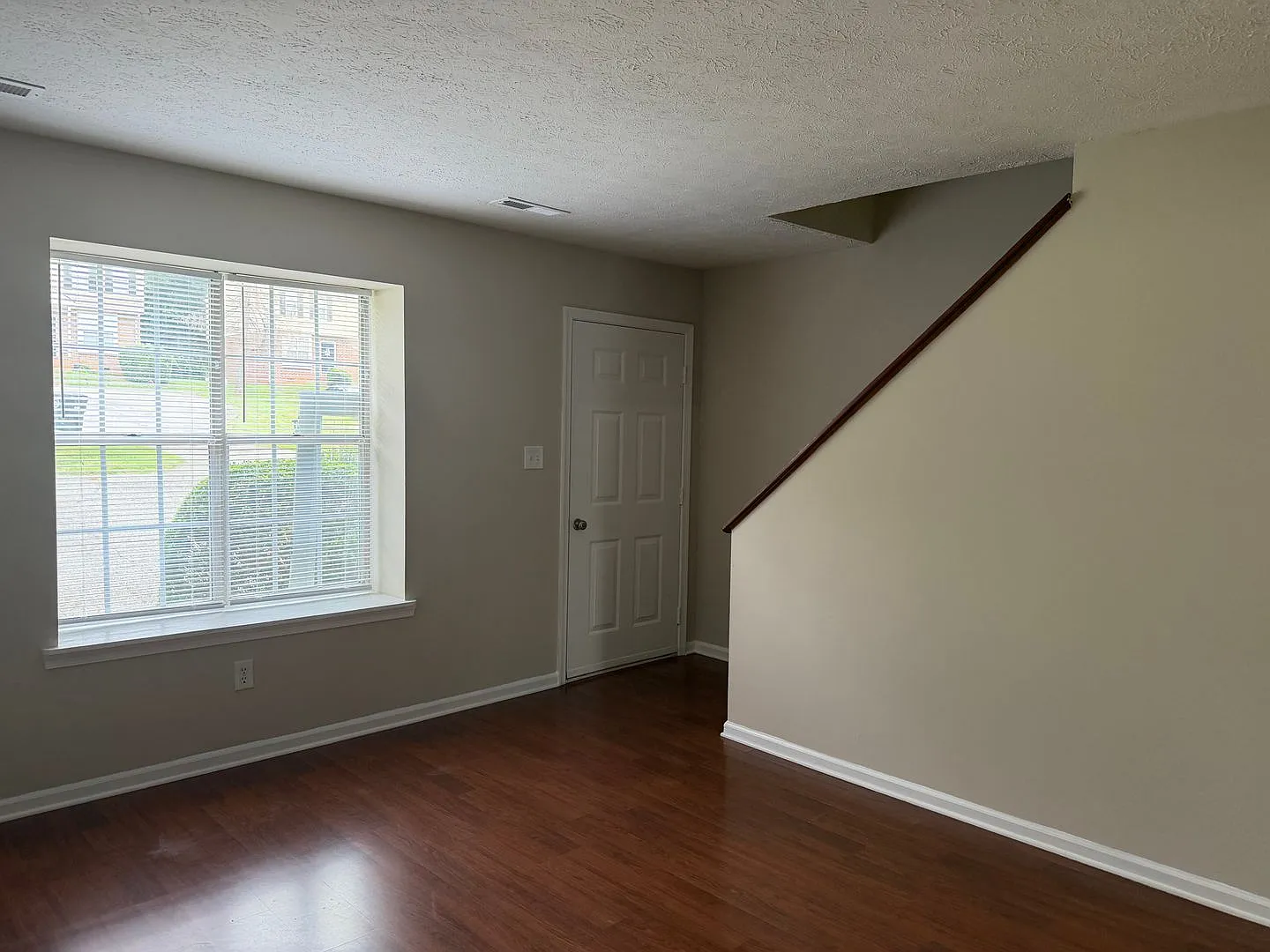 2 Bedroom Duplex Townhouse off Wards Ferry Road — Photo 3