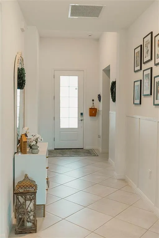 4 bed, 3.0 bath, 2032 sqft, $2,600 — Photo 2