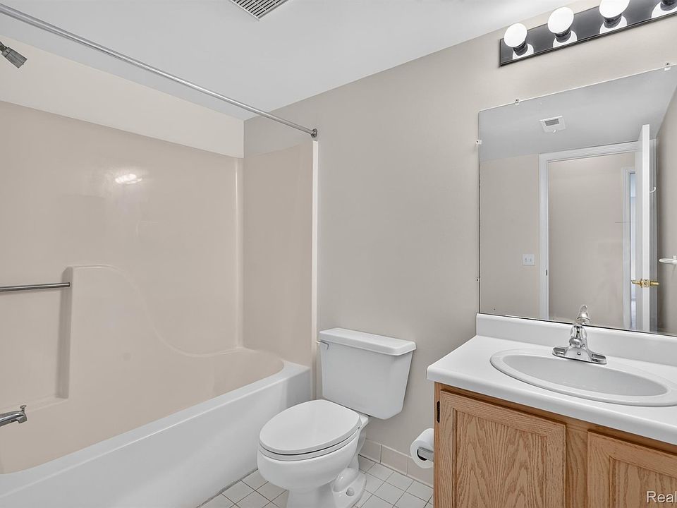 1127 S Lake Dr Unit 117, photo 11