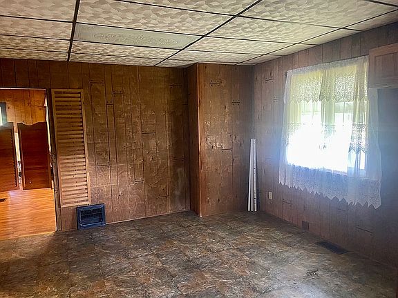 5th image of 613 Painter Ave