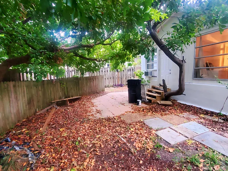 715 SE 14th Ct — Photo 10