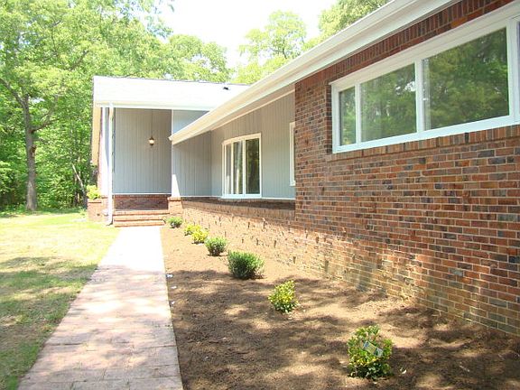 3rd image of 42 Hillcrest Dr