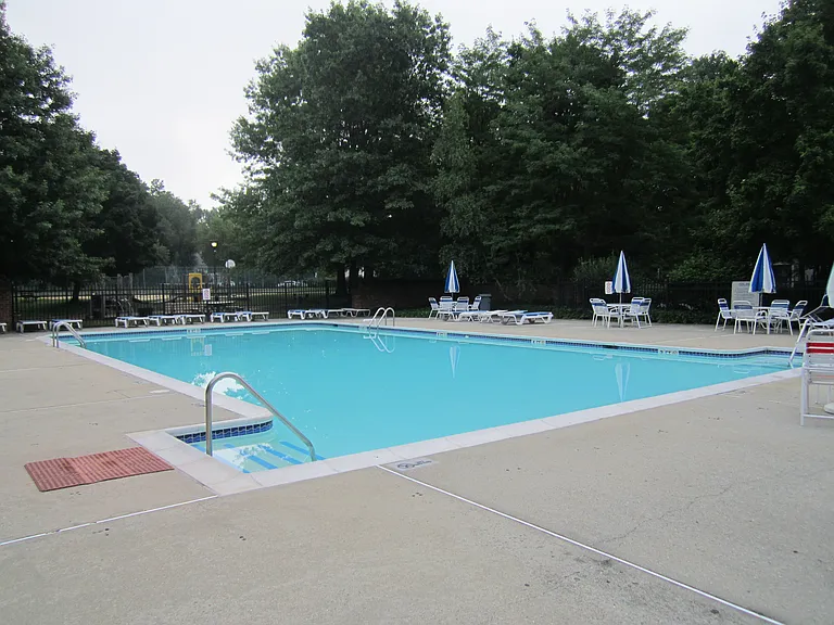 92 Versailles Ct — Photo 28