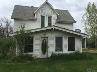 749 E 6th St, Parker, SD 57053