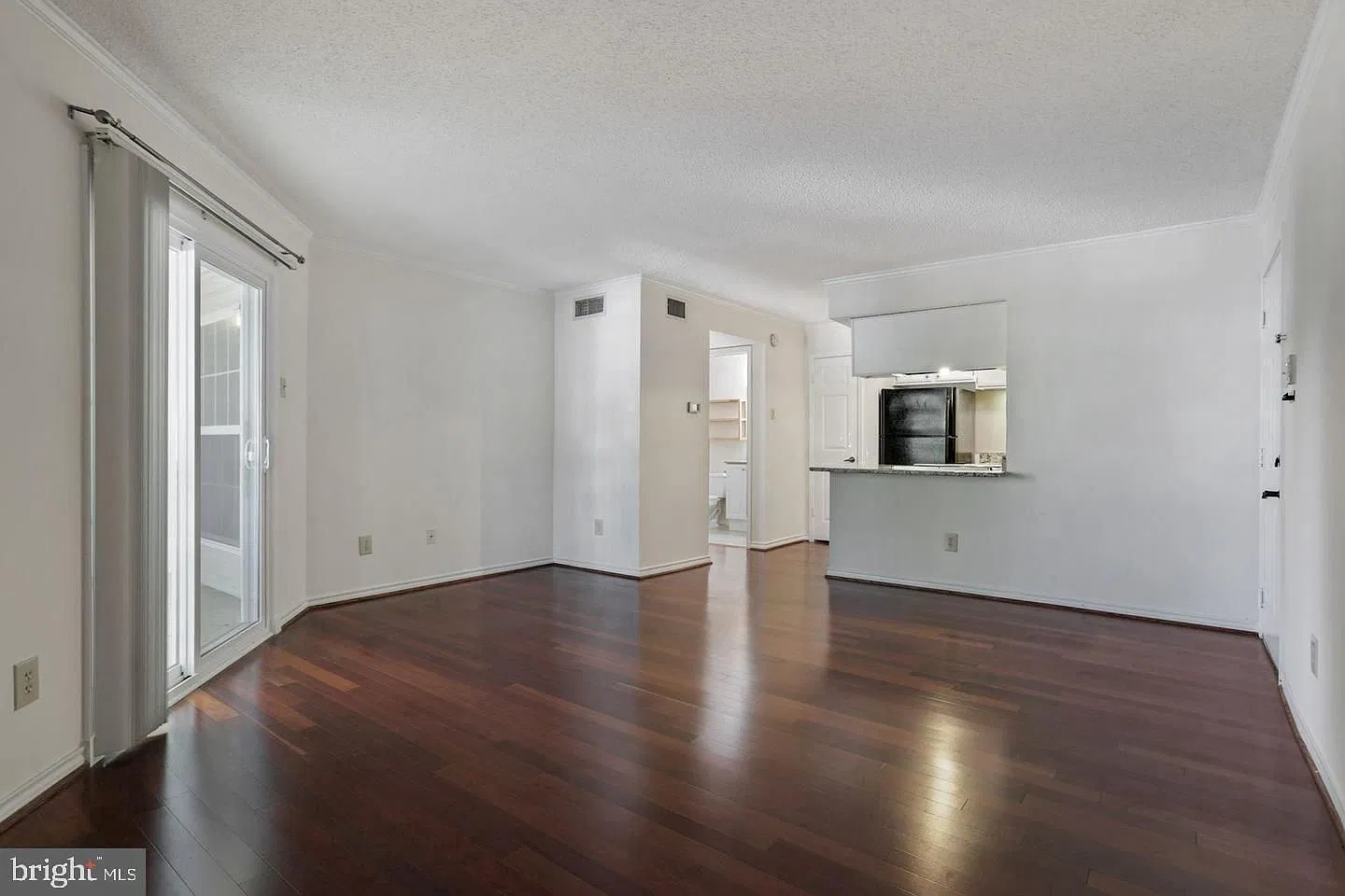 1 bed, 1.0 bath, 624 sqft, $1,900 — Photo 2