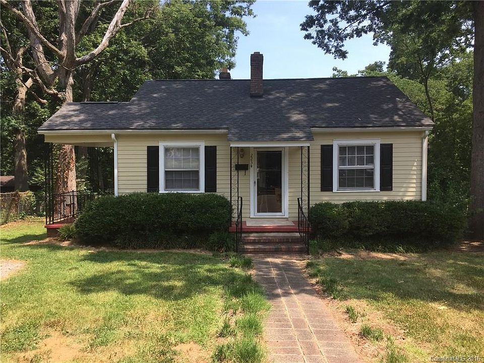 1st image of 223 Parkwood Cir