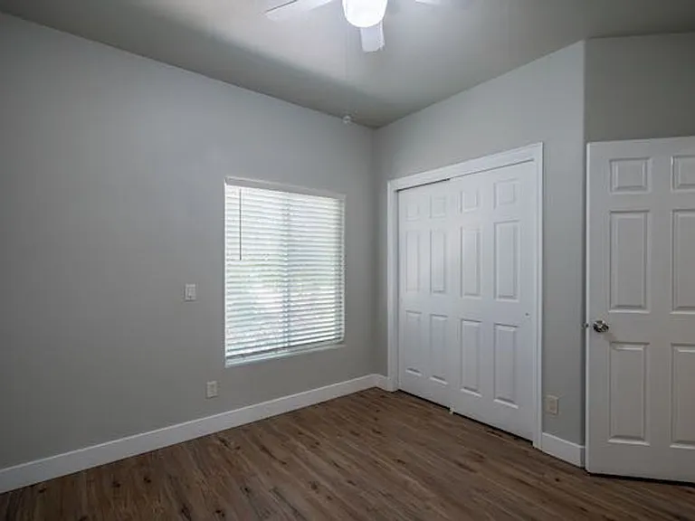 Valley View Condos — Photo 19
